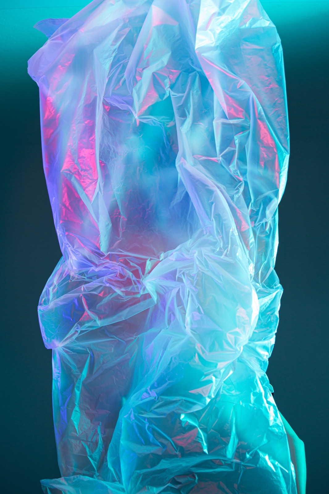 Eine leere Hülle implodiert.